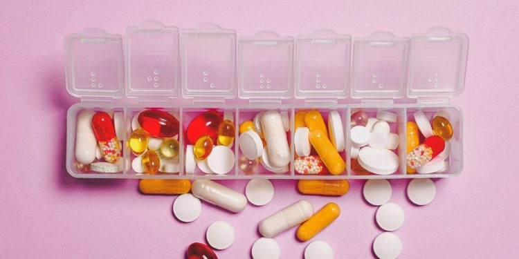 Brazilian Study Finds Hydroxychloroquine Ineffective For COVID-19 1 Image of plastic container including medicine and capsules